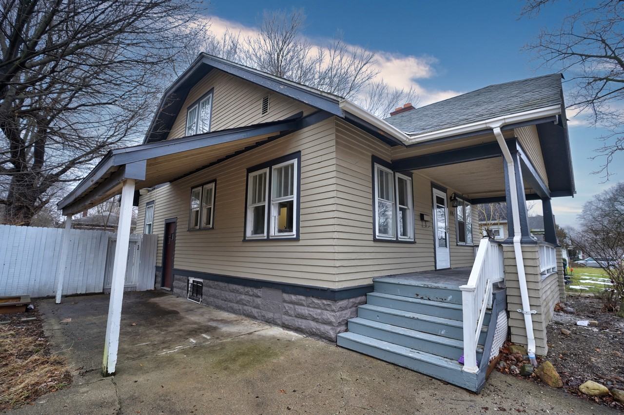 706 Frank St #1 - Photo 3 of 43
