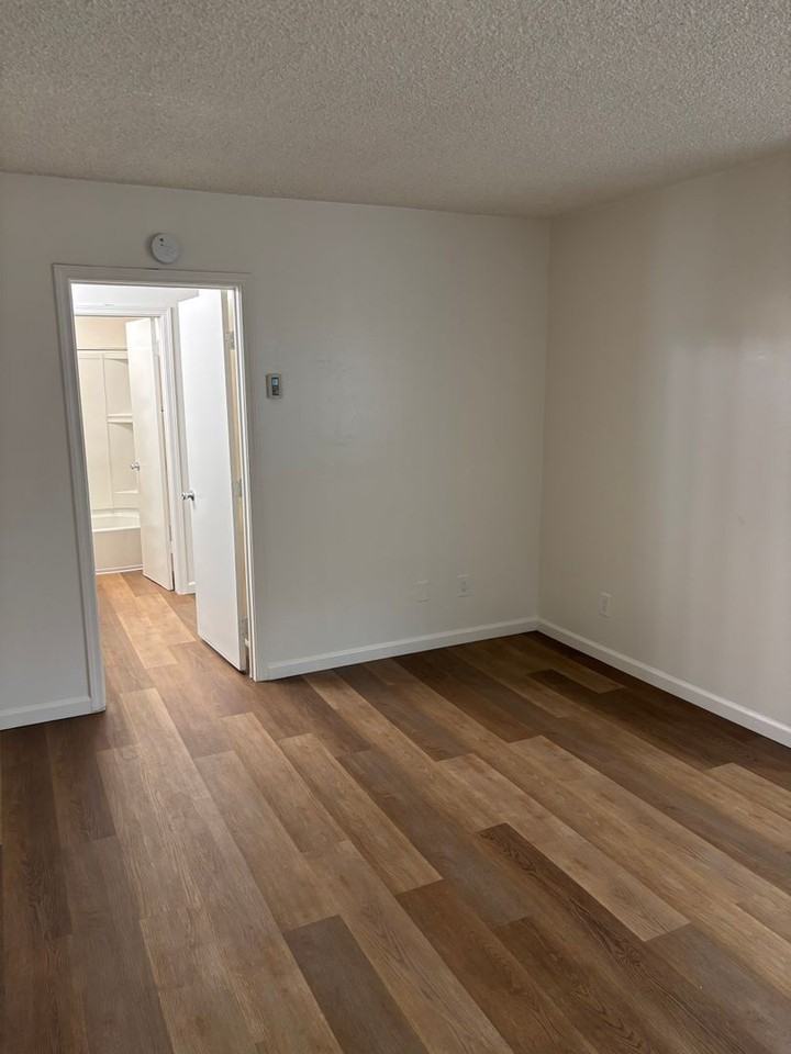 2720 Broadway - Photo 5 of 17
