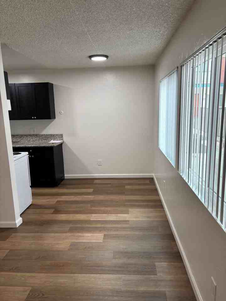2720 Broadway - Photo 6 of 17