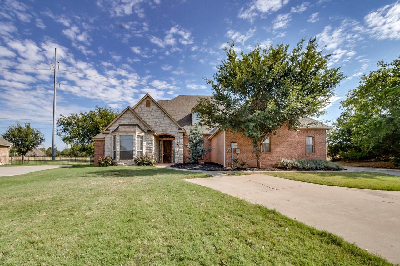 3341 Heritage Green Cir - Photo 2 of 50