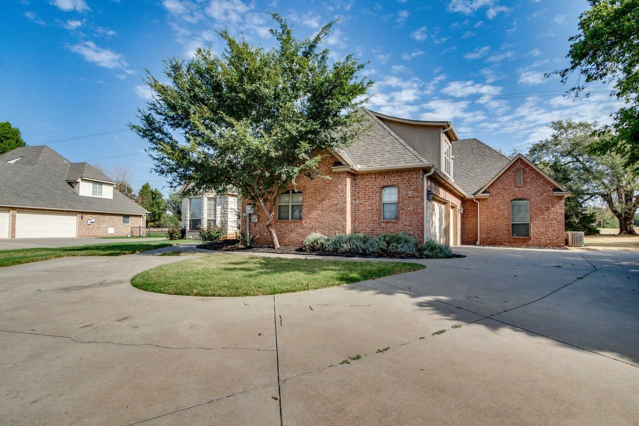 3341 Heritage Green Cir - Photo 4 of 50