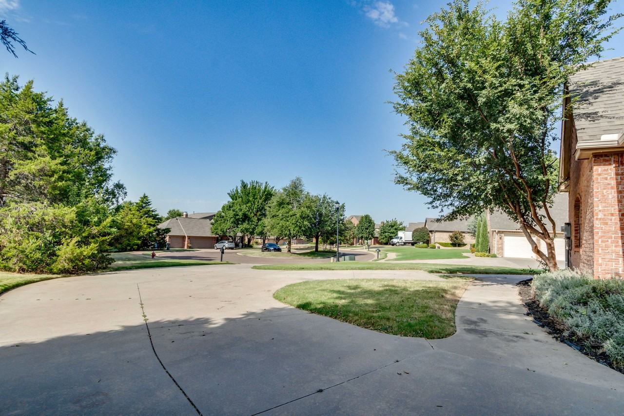 3341 Heritage Green Cir - Photo 6 of 50