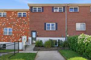 featured image of 438 W Chestnut St