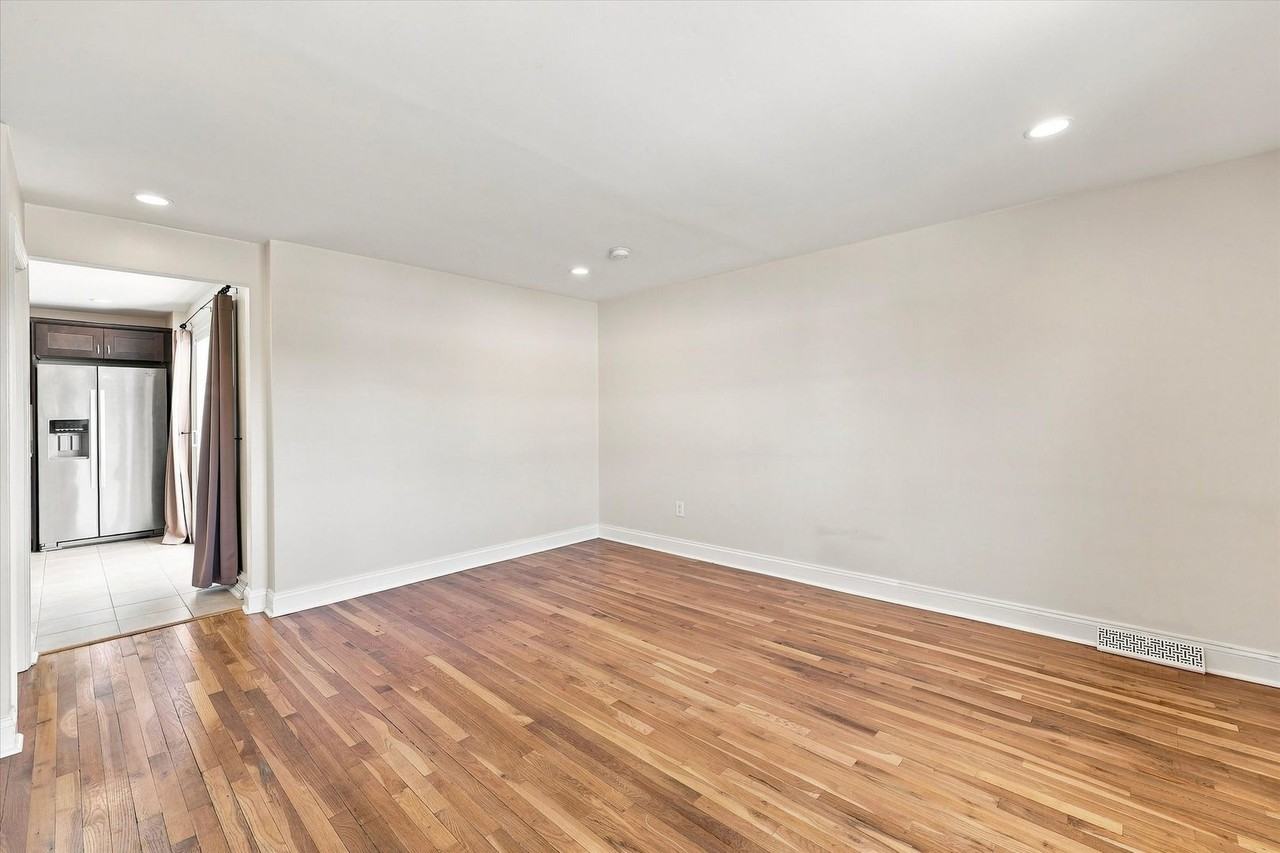 438 W Chestnut St - Photo 5 of 25