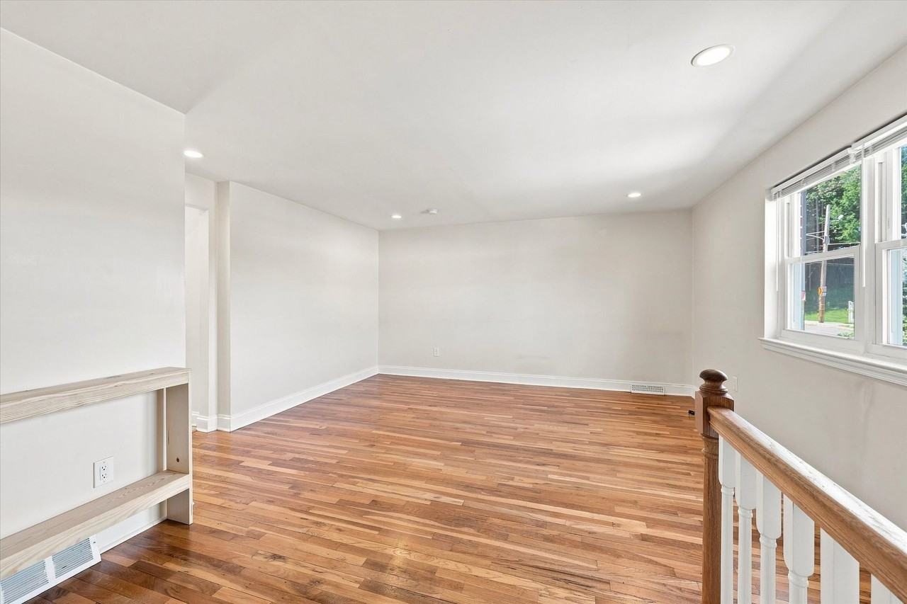 438 W Chestnut St - Photo 6 of 25