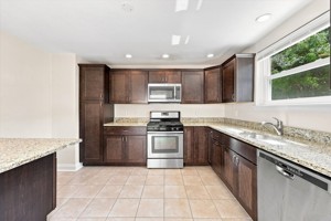 featured image of 438 W Chestnut St