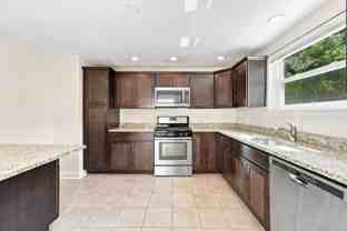 438 W Chestnut St - Photo 1 of 1