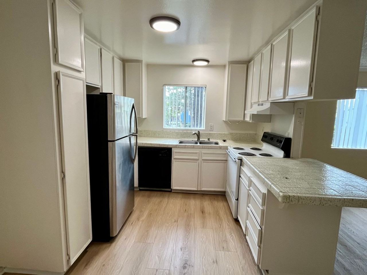 6060 Mount Aguilar Dr - Photo 5 of 21