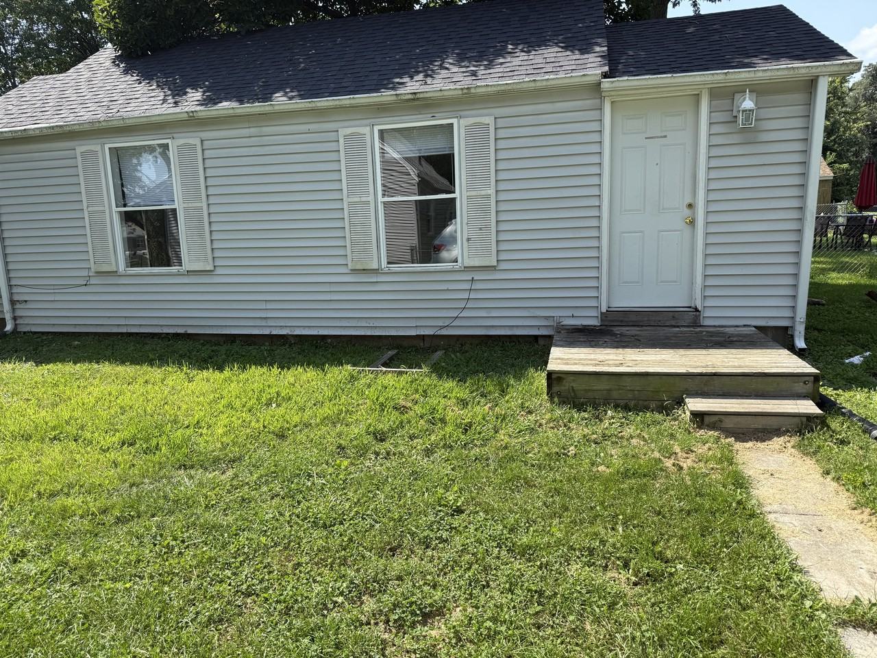 5217 W Monroe Rd #1 - Photo 2 of 8