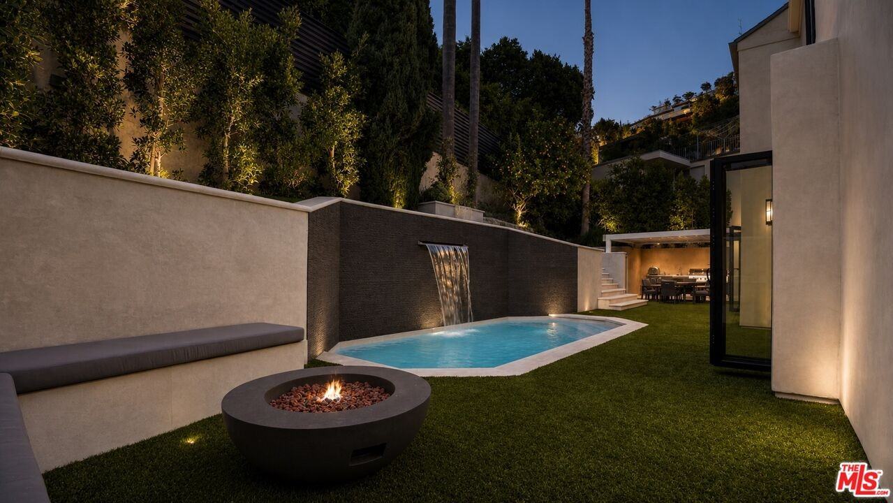 8721 Sunset Plaza Ter #1 - Photo 3 of 24