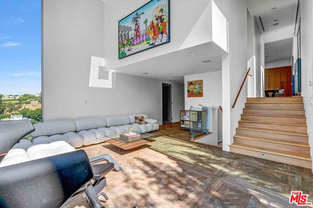 9400 Readcrest Dr #1 - Photo 7 of 24