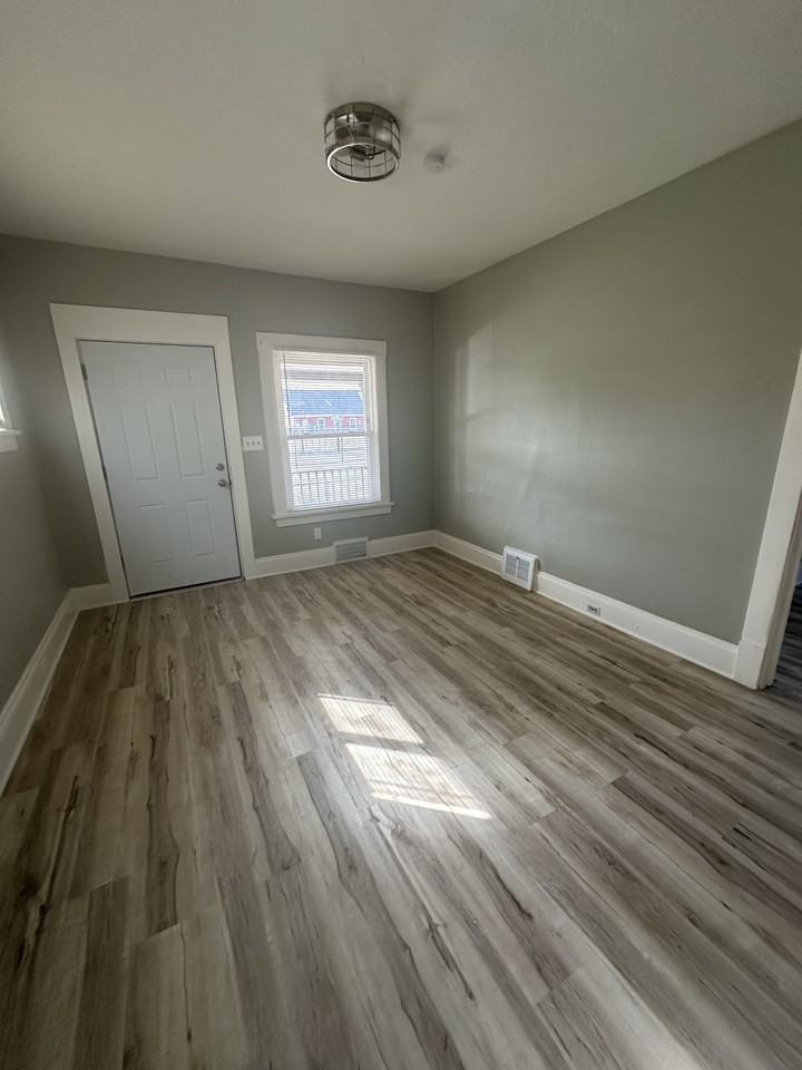 4301 W 41st St #1 - Photo 4 of 13