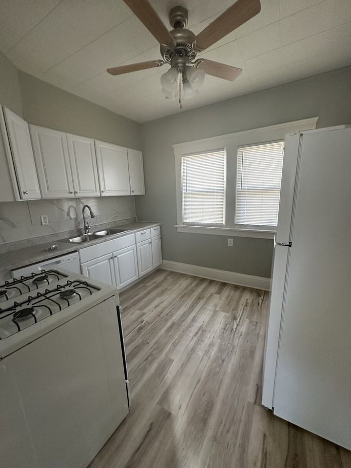 4301 W 41st St #1 - Photo 5 of 13