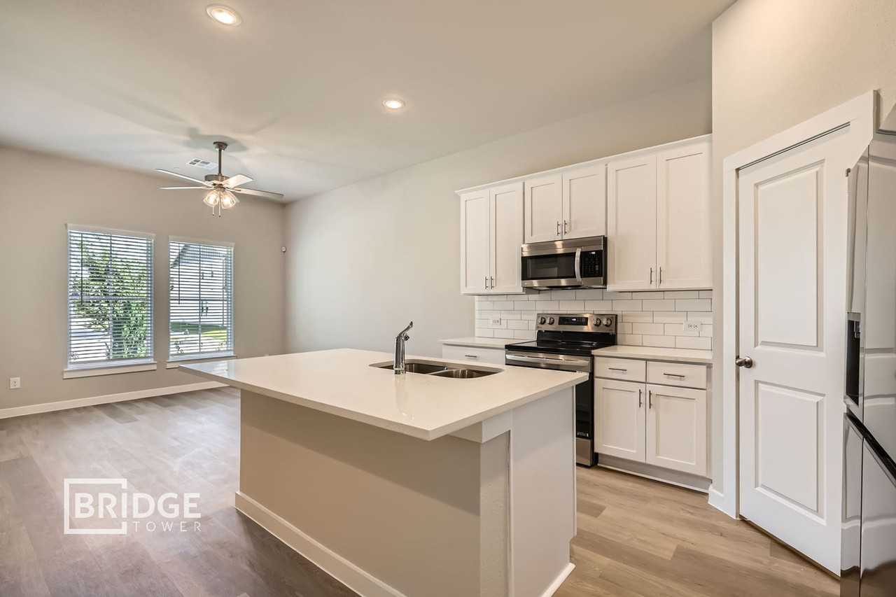 1012 Oliver Dr - Photo 2 of 17