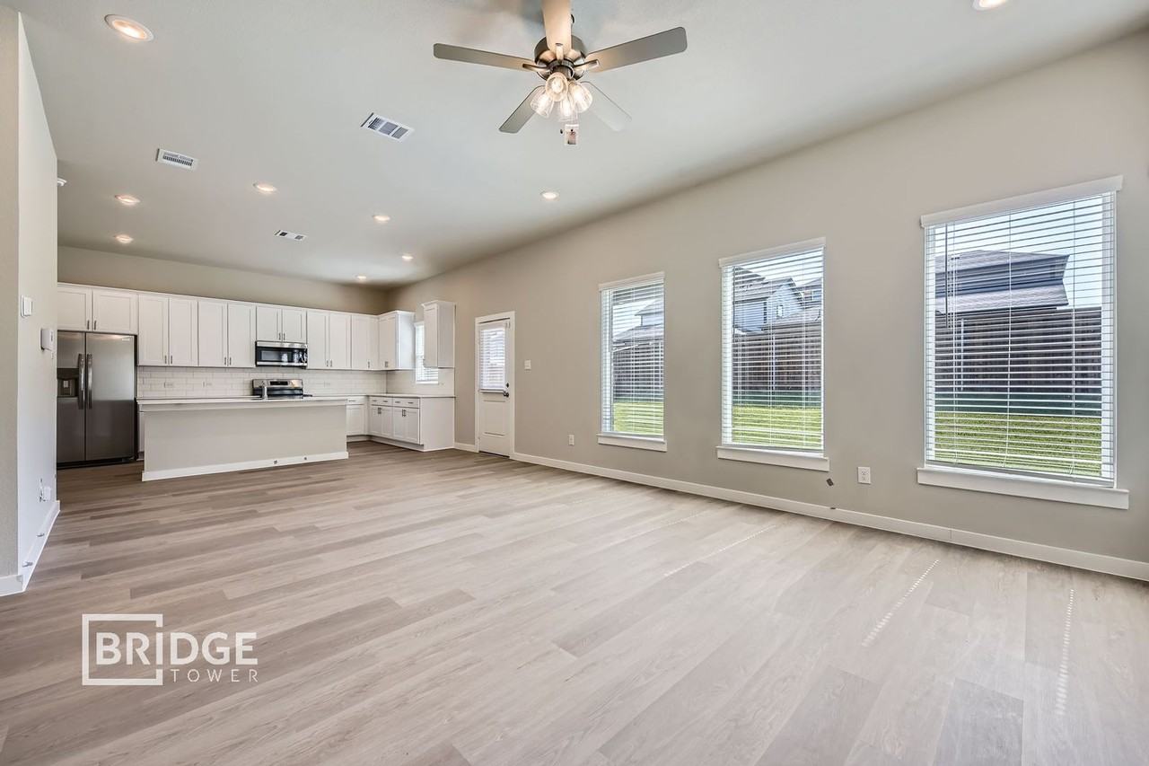 933 Jacquelyne Dr - Photo 3 of 17