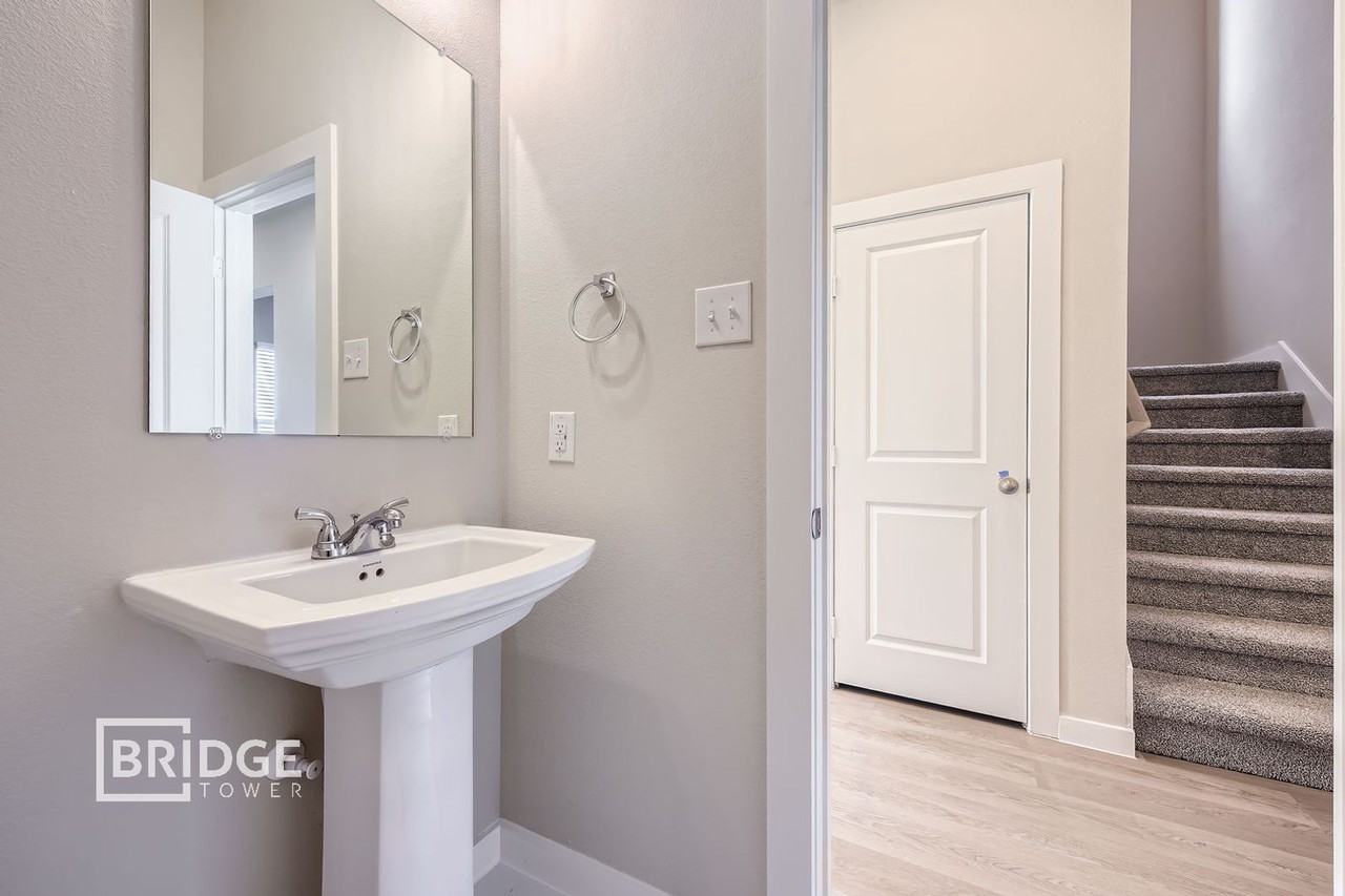933 Jacquelyne Dr - Photo 6 of 17