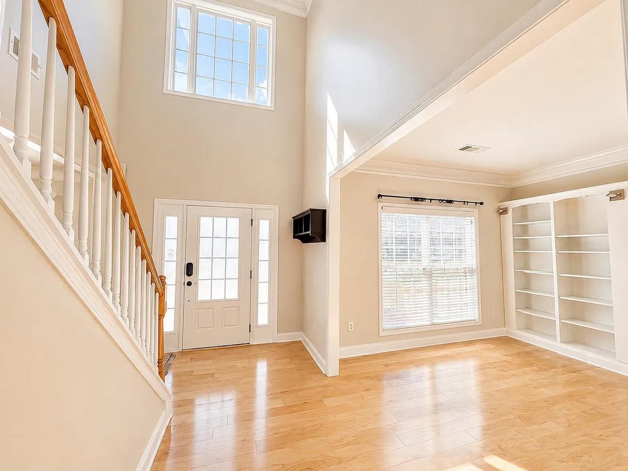 10 Lynell Pl #1 - Photo 3 of 45