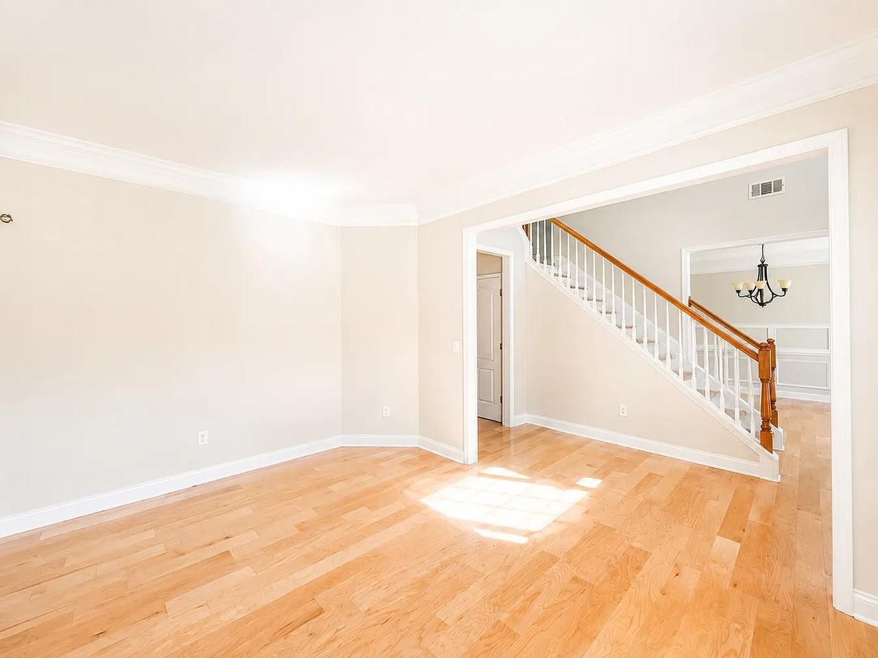 10 Lynell Pl #1 - Photo 6 of 45