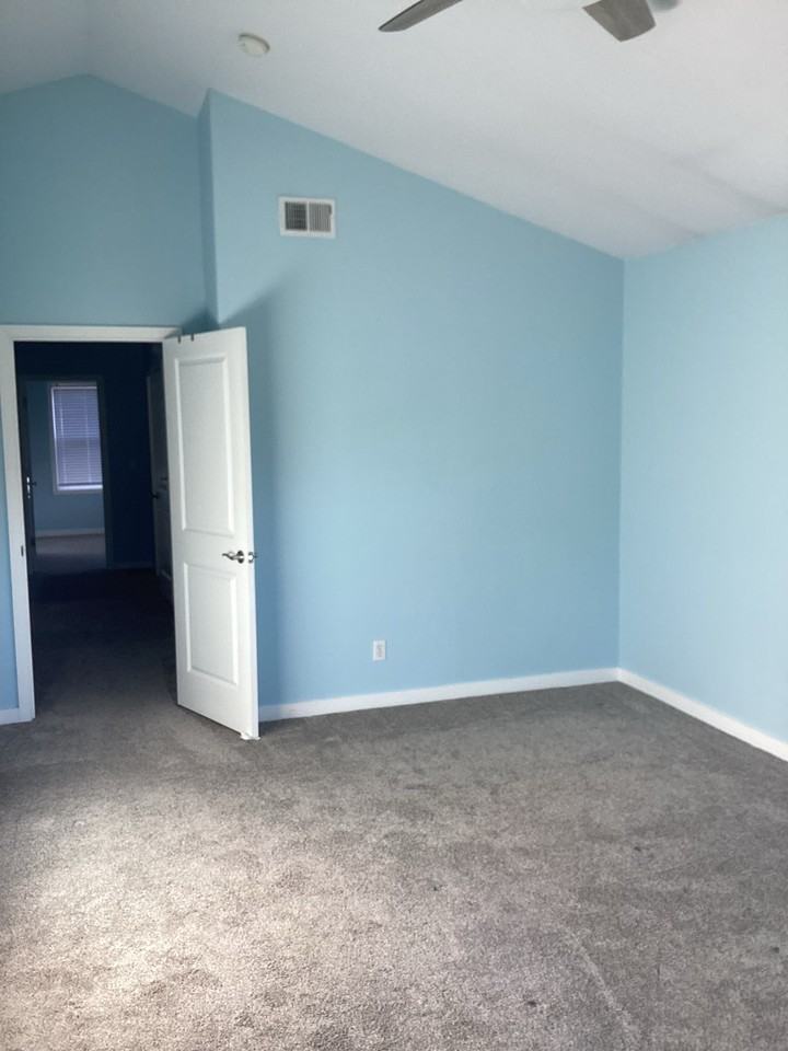 475 Se 35th St #F29 - Photo 5 of 28