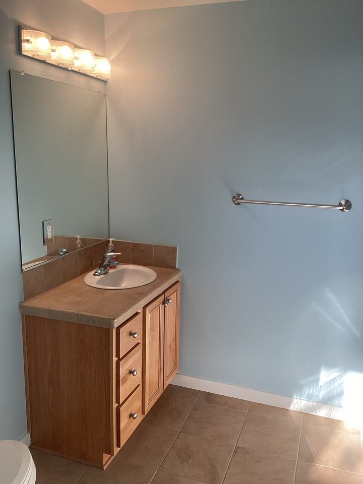 475 Se 35th St #F29 - Photo 7 of 28