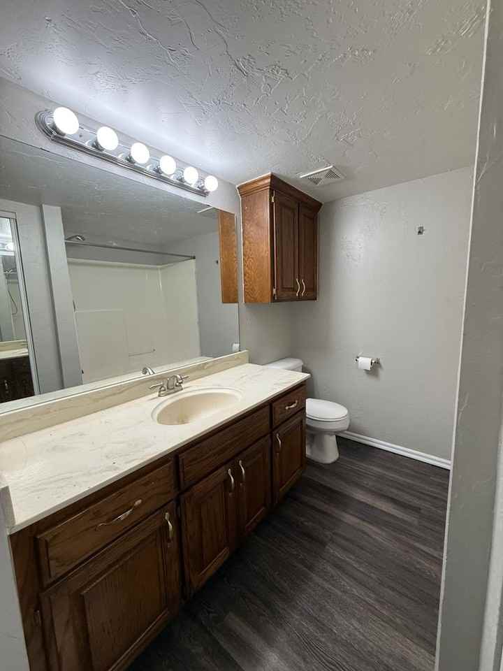 2021 Nw 25th St - Photo 7 of 13