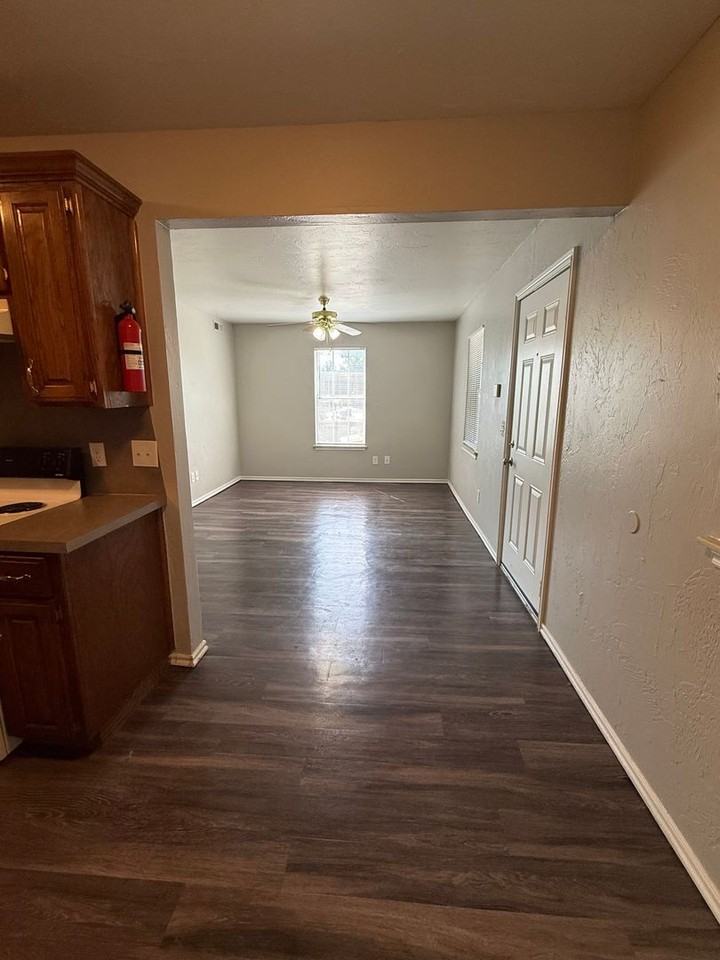 2021 Nw 25th St - Photo 3 of 13