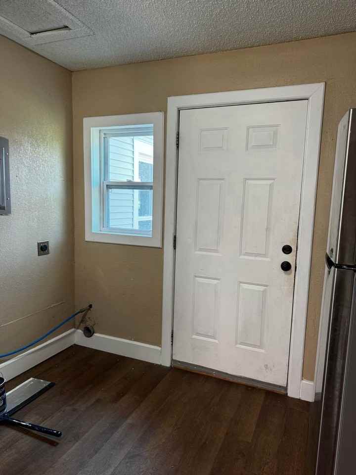 209 S Grice St - Photo 2 of 8