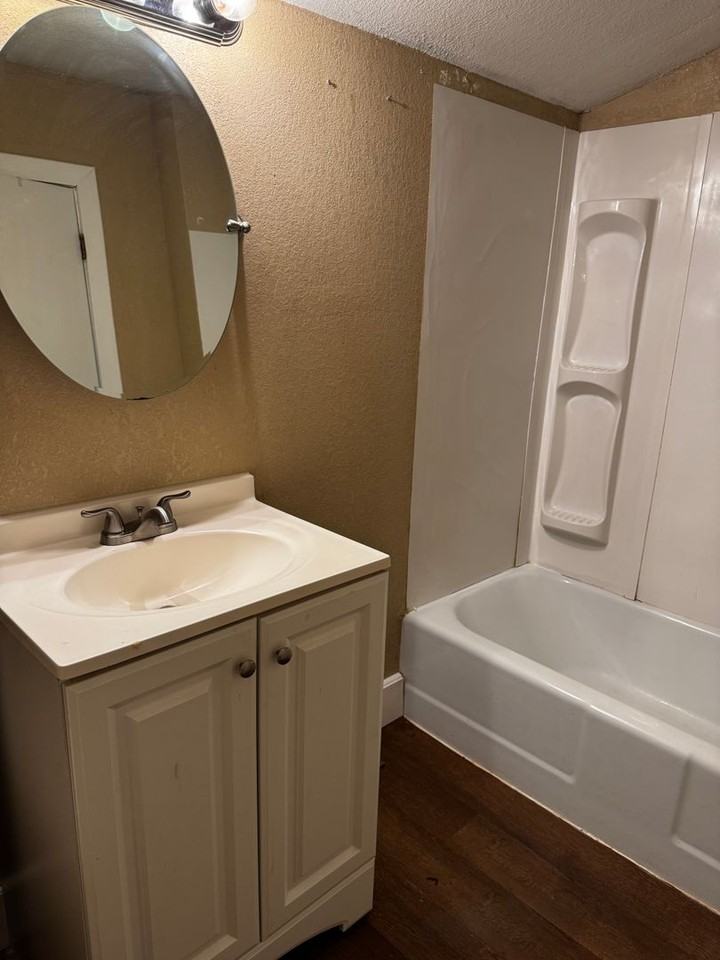 209 S Grice St - Photo 4 of 8