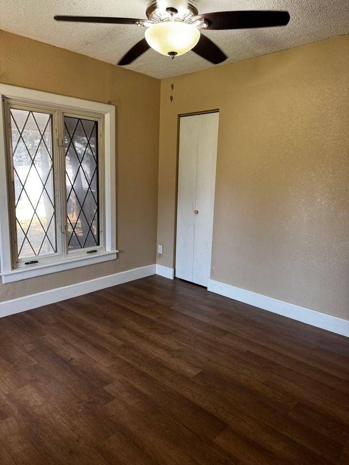 209 S Grice St - Photo 7 of 8