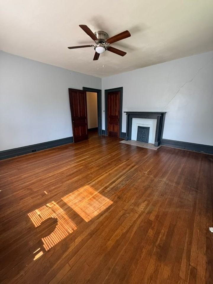 1533 N Ocoee St - Photo 2 of 11