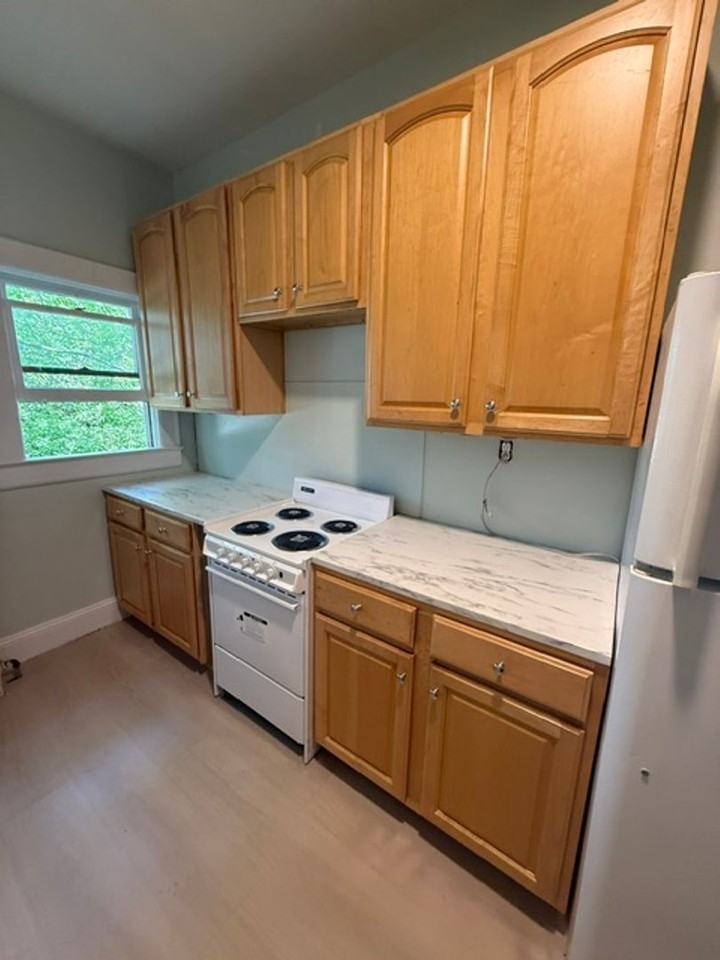 1533 N Ocoee St - Photo 3 of 11