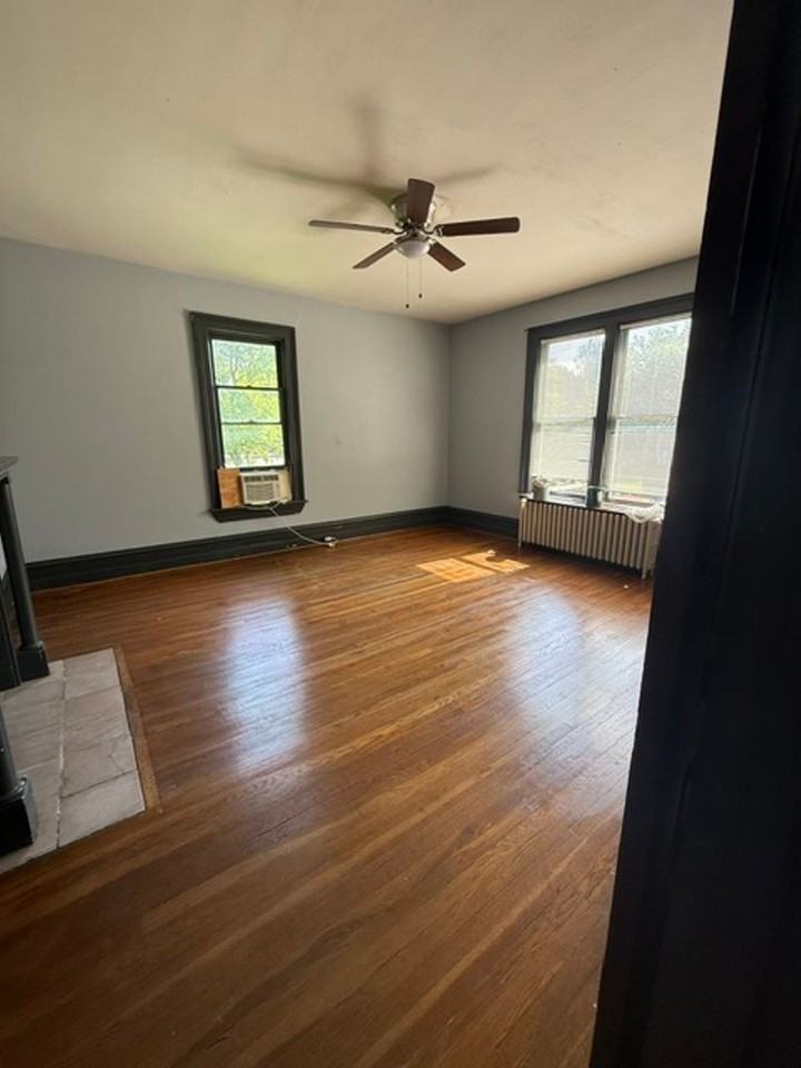 1533 N Ocoee St - Photo 4 of 11