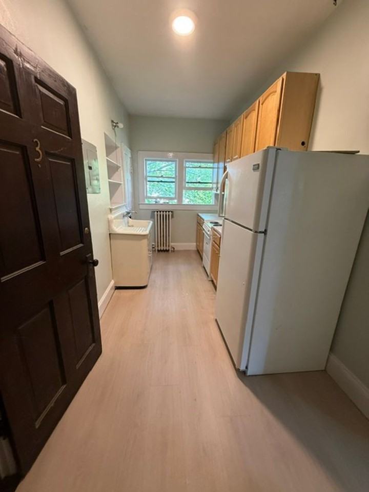 1533 N Ocoee St - Photo 5 of 11