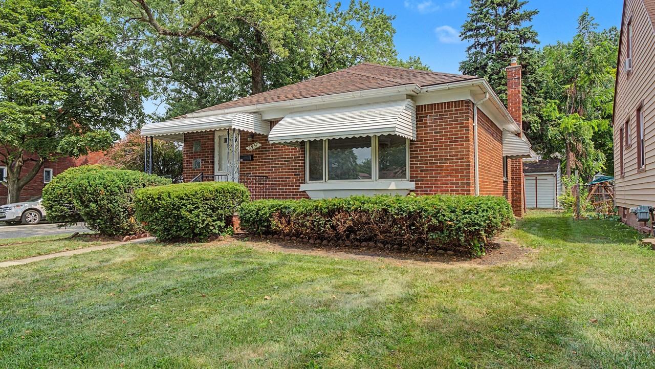 2957 Fort Park Blvd #1 - Photo 3 of 28