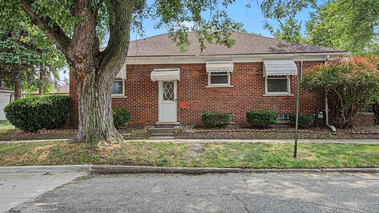2957 Fort Park Blvd #1 - Photo 4 of 28