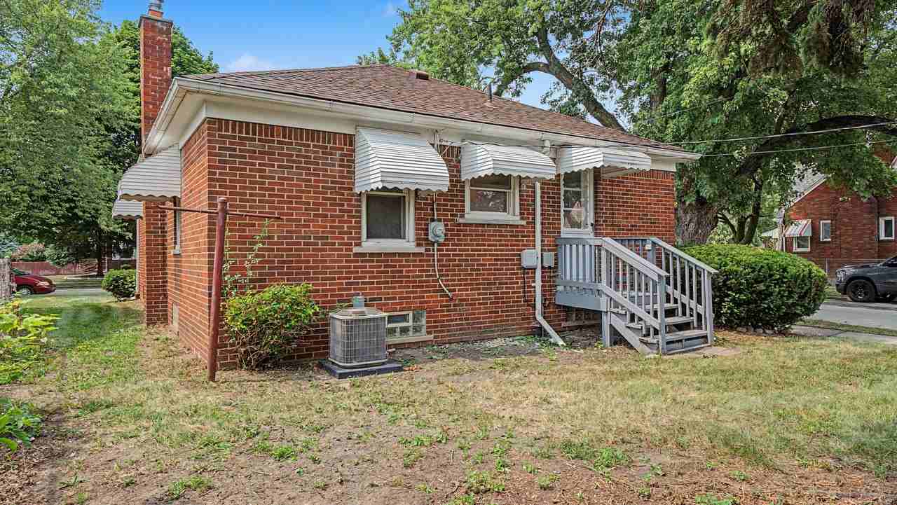 2957 Fort Park Blvd #1 - Photo 7 of 28