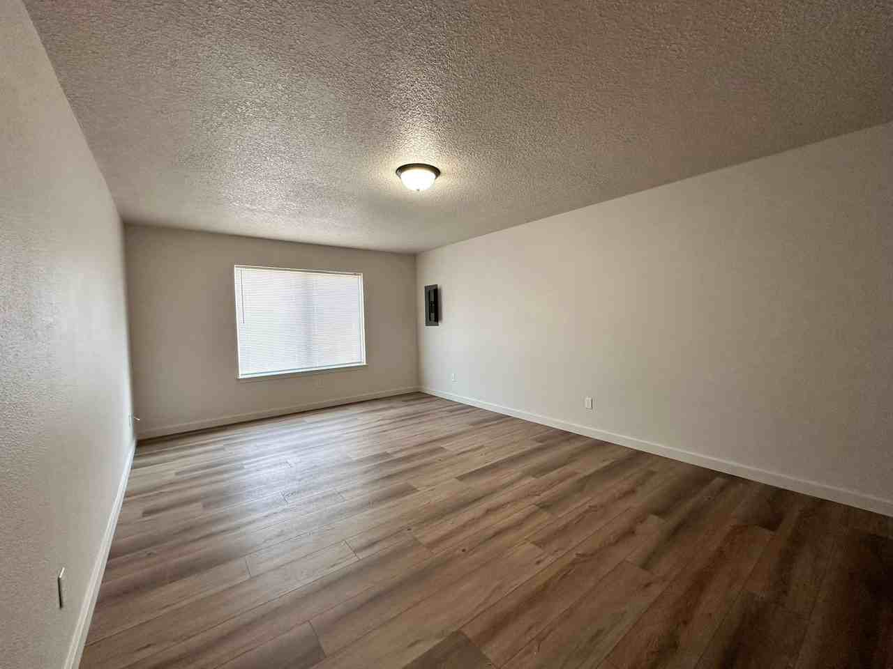 1020 Nw 10th St - Photo 7 of 17