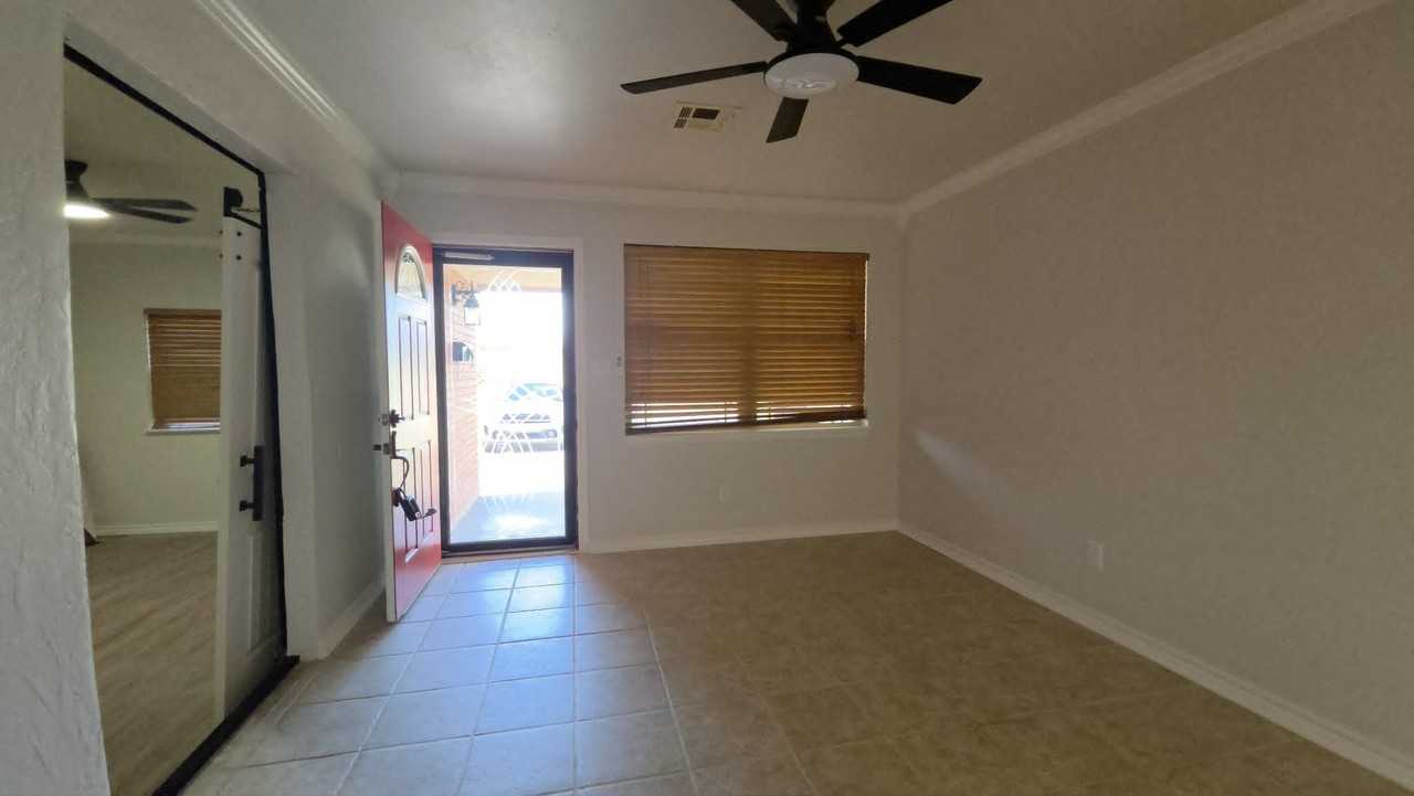 720 Sw 1st St #1 - Photo 5 of 29