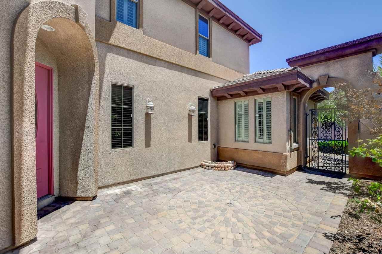 8917 Reindeer Lake St - Photo 6 of 50
