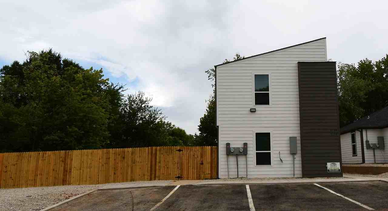 1158 E Earle St - Photo 3 of 31
