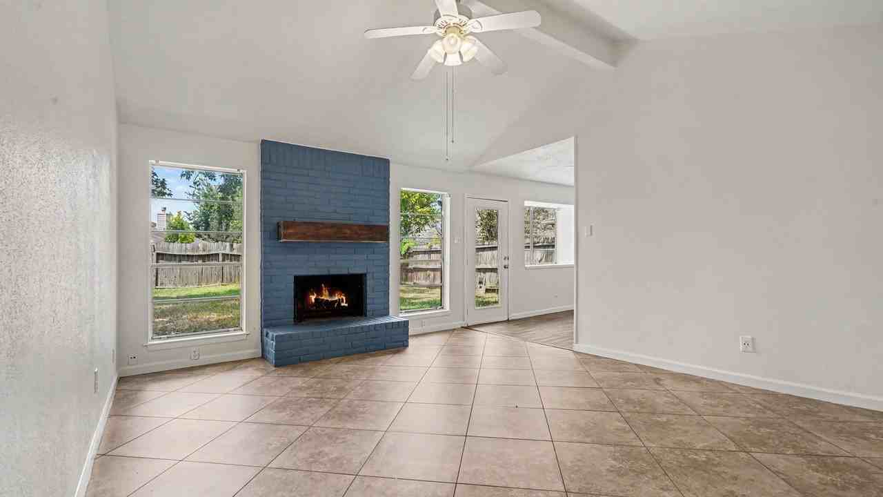 4927 Tealgate Dr - Photo 5 of 21