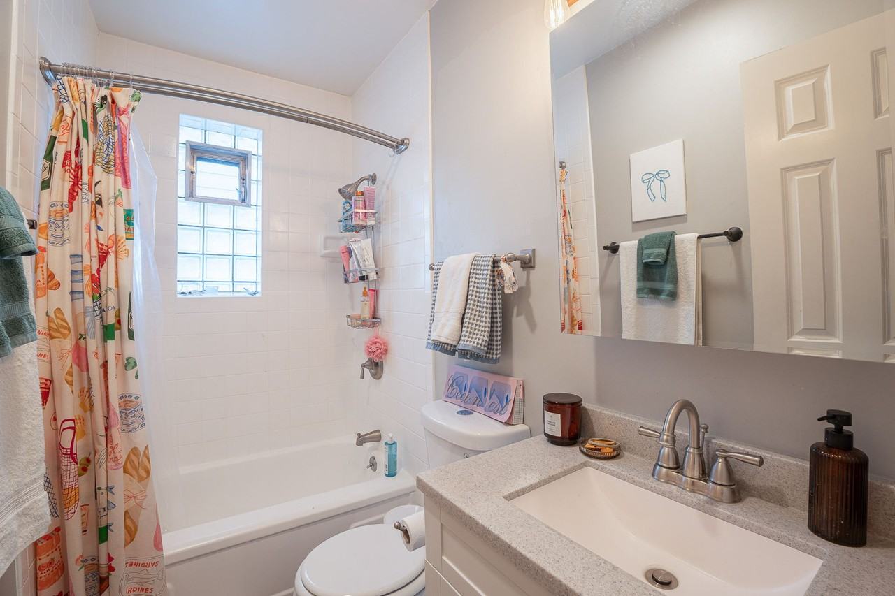 2436 S Wentworth Ave - Photo 5 of 19
