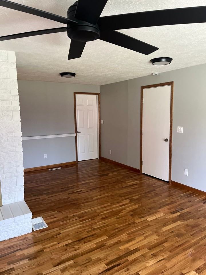 17704 N Hilltop Rd - Photo 4 of 20