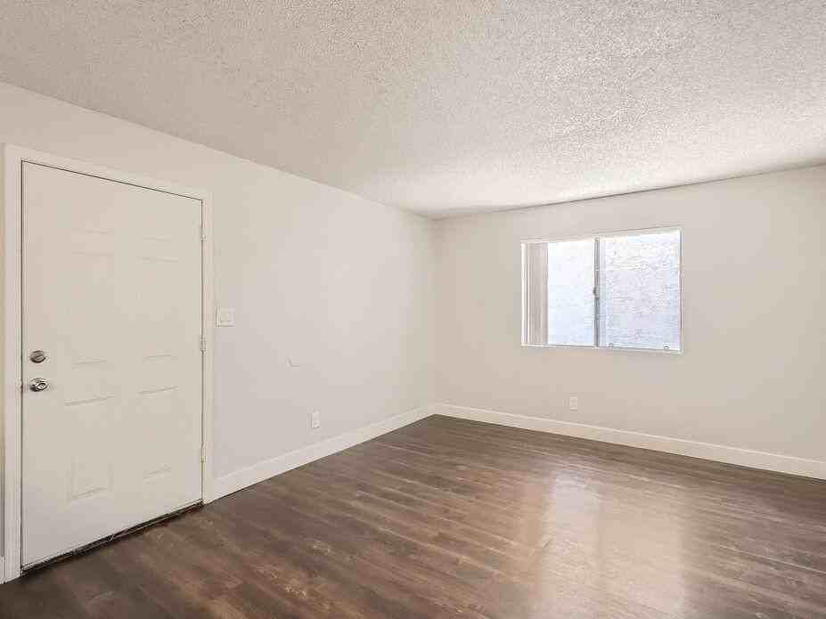 2524 W Glenrosa Ave - Photo 4 of 36