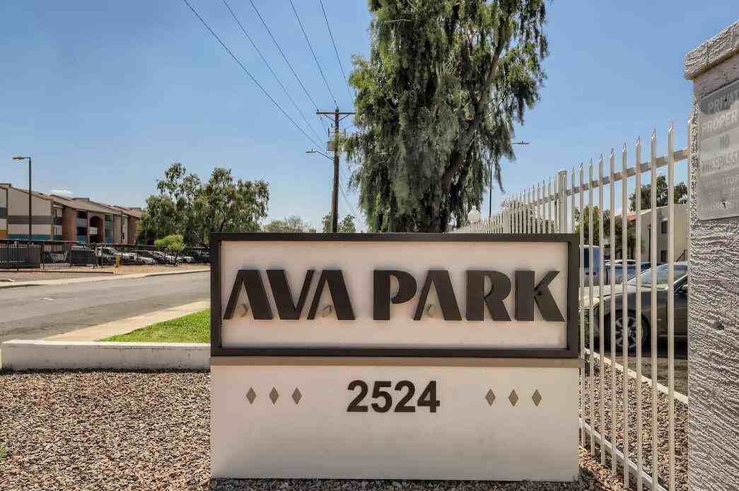 2524 W Glenrosa Ave - Photo 6 of 36