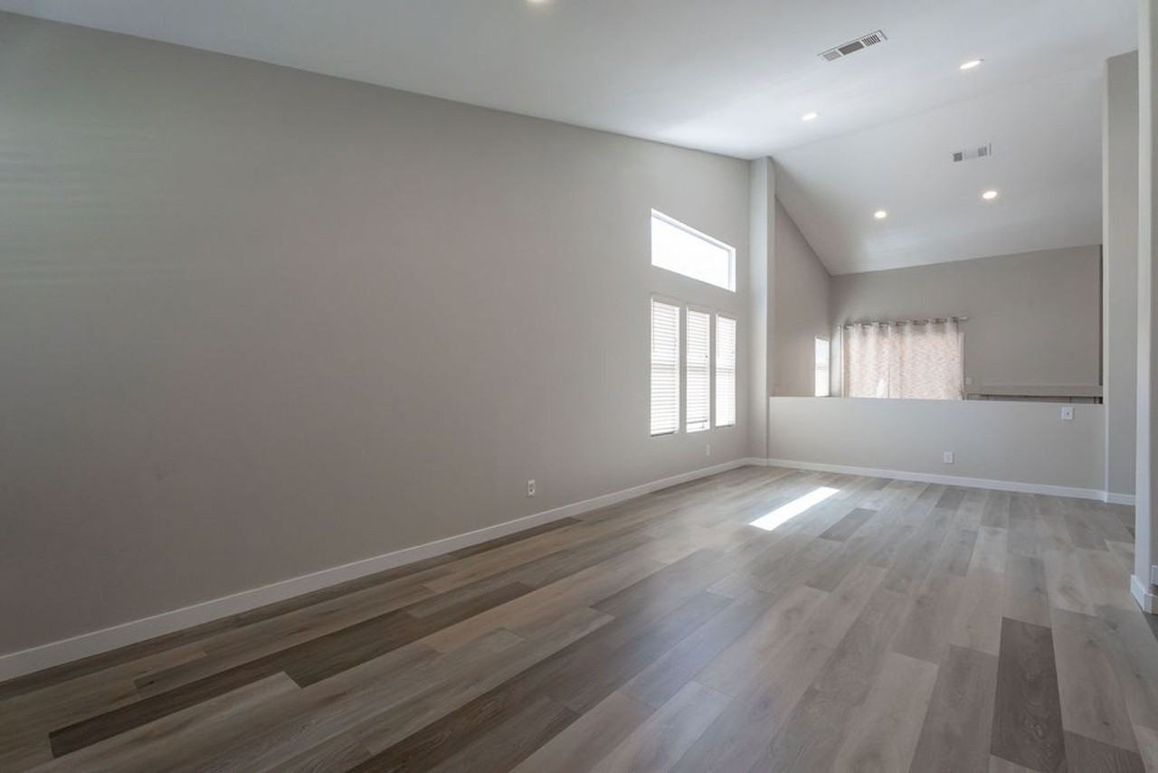 1735 Navarre Ln - Photo 2 of 48