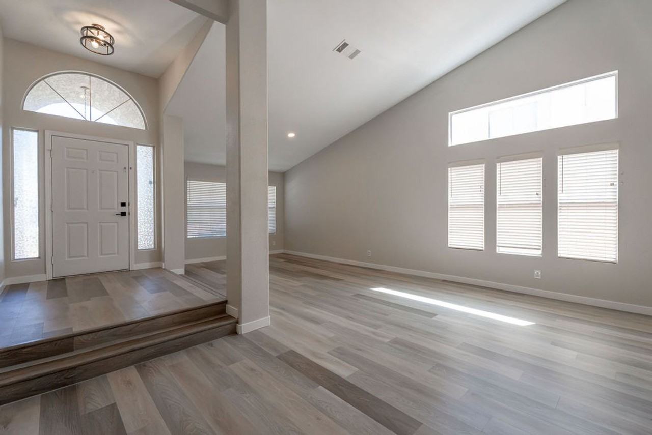 1735 Navarre Ln - Photo 5 of 48