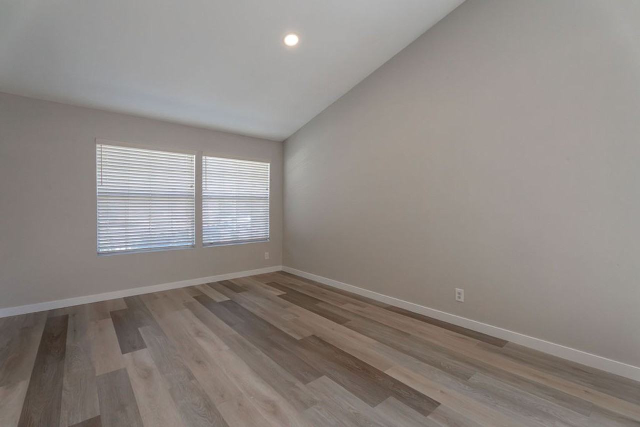 1735 Navarre Ln - Photo 7 of 48