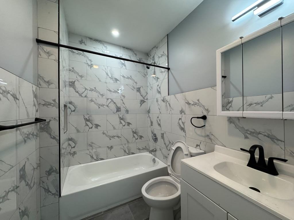 752 Park St #1 - Photo 6 of 8