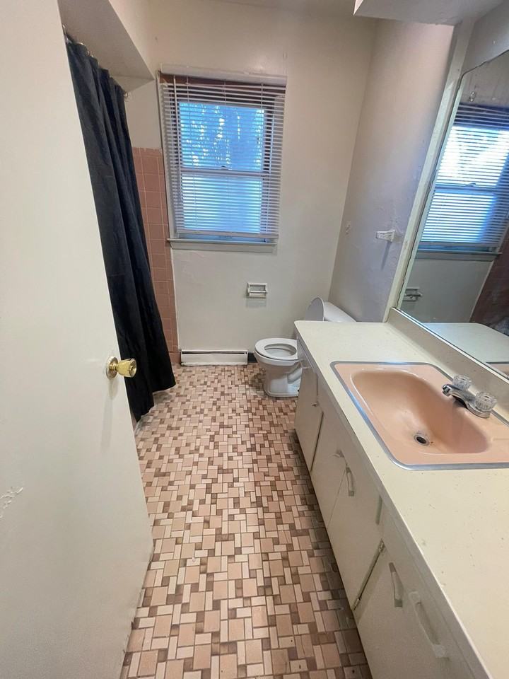 6426 N 87th St #3 - Photo 3 of 7